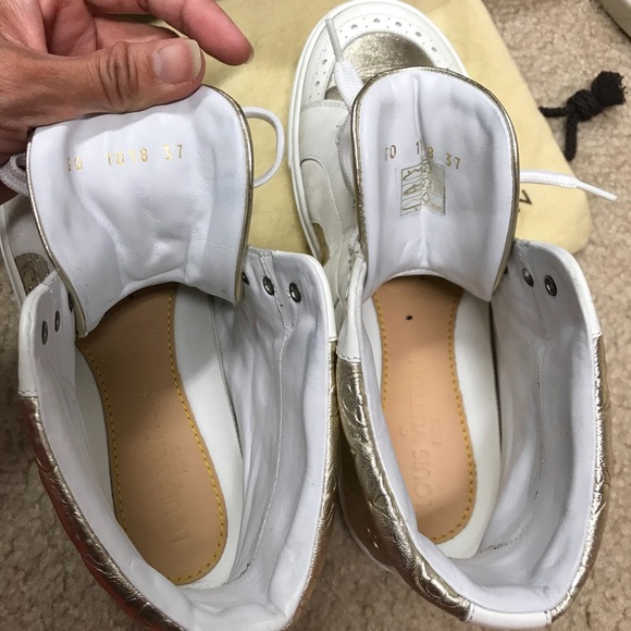 💯 Authentic Louis Vuitton gold monogram sneakers - Picture 7 of 8